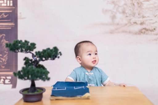 鸡西几个月宝宝不吐奶